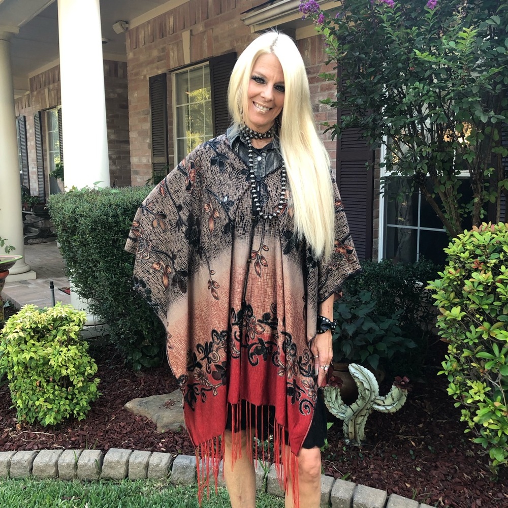 GORGEOUS Poncho with shear detailing